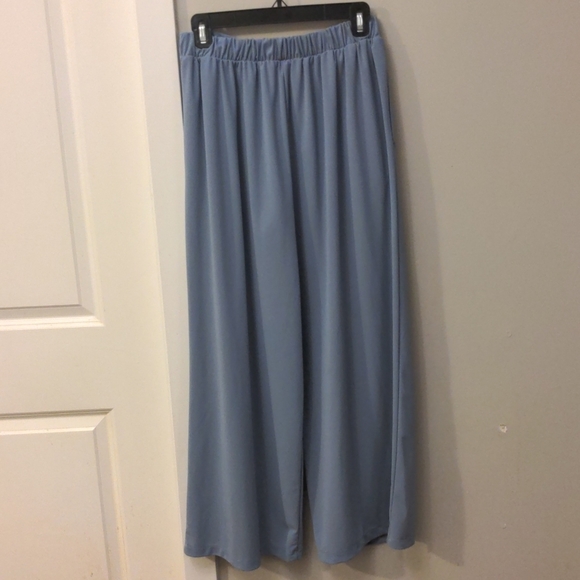 Uniqlo Crepe Pants - Picture 4 of 7